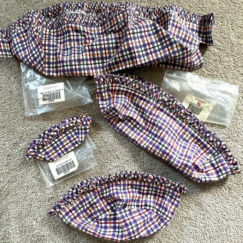 Longaberger 4 liners. 1 serving, 1 bread, 1 parsley, 1 darning blueberry plaid
